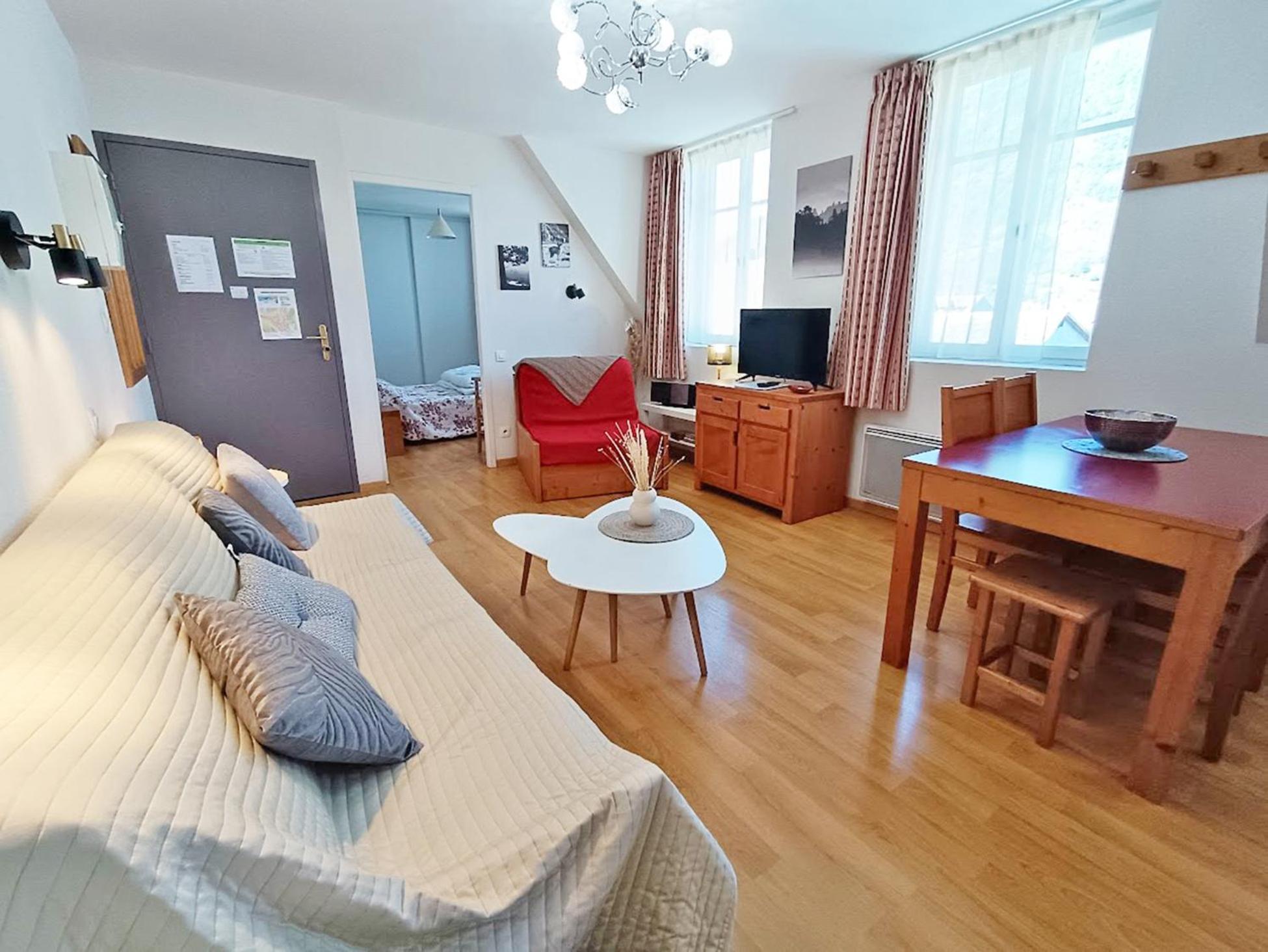 Le Venasque, T2, Centre Luchon, Wifi, Casier A Ski, Ascenseur, 4 Personnes Apartment Bagneres-de-Luchon