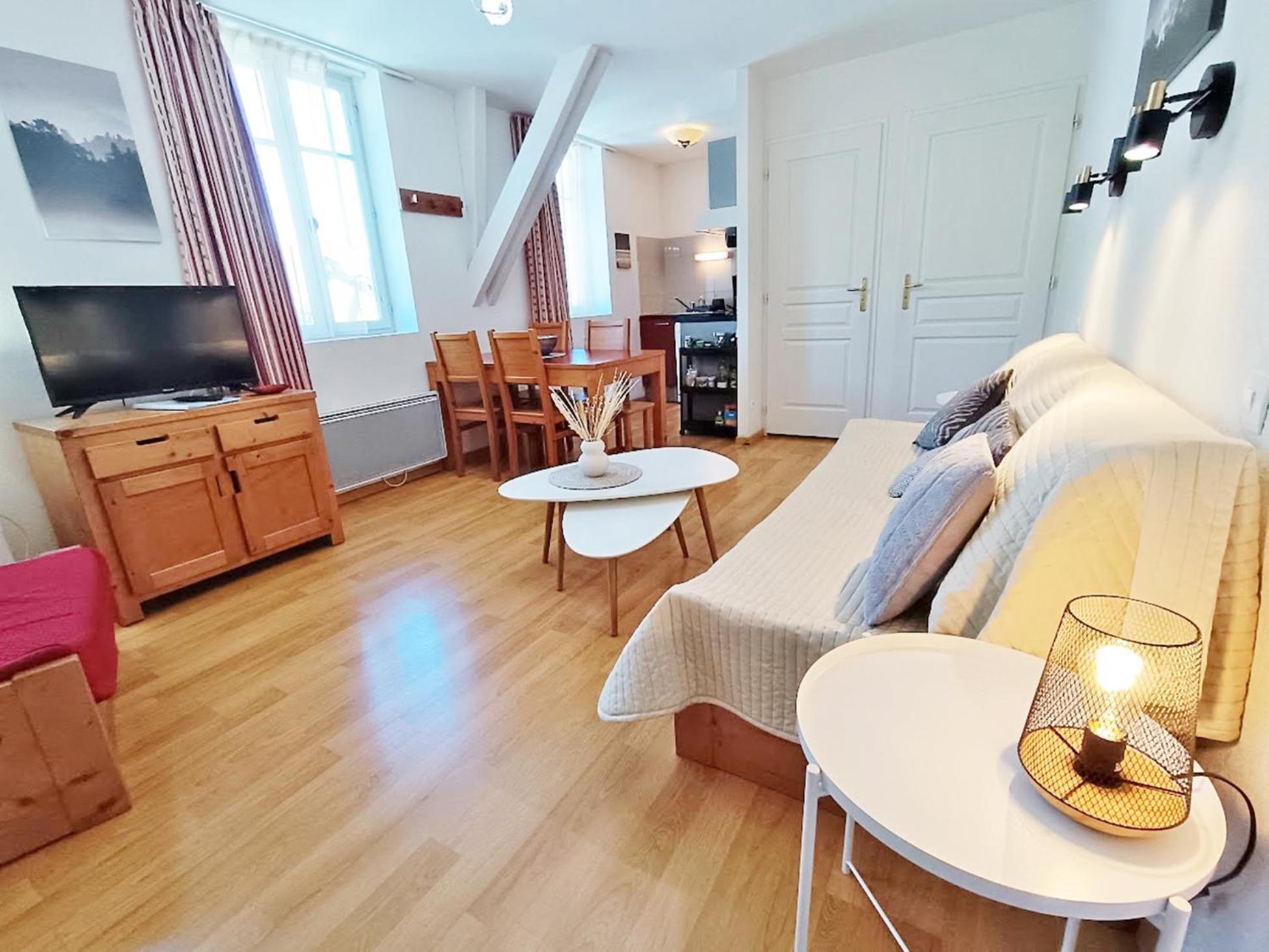 Le Venasque, T2, Centre Luchon, Wifi, Casier A Ski, Ascenseur, 4 Personnes Apartment Bagneres-de-Luchon